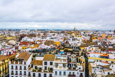 İspanya şehrinin havadan görünüşü Sevilla La Giralda Kulesi 'nin tepesinden alındı