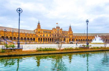İspanya 'nın Sevilla şehrindeki Plaza de Espana
