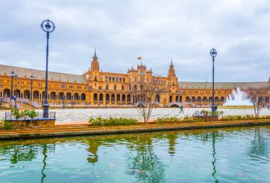İspanya 'nın Sevilla şehrindeki Plaza de Espana