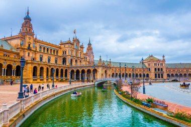 İspanya 'nın Sevilla şehrindeki Plaza de Espana