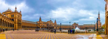 İspanya 'nın Sevilla şehrindeki Plaza de Espana