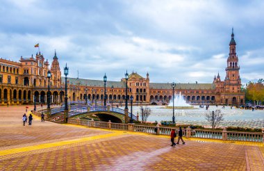 İspanya 'nın Sevilla şehrindeki Plaza de Espana