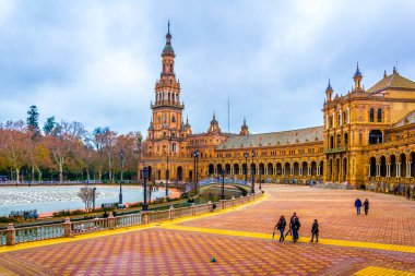 İspanya 'nın Sevilla şehrindeki Plaza de Espana