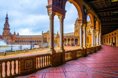 İspanya 'nın Sevilla şehrindeki Plaza de Espana