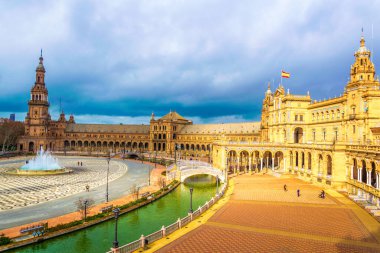 İspanya 'nın Sevilla şehrindeki Plaza de Espana