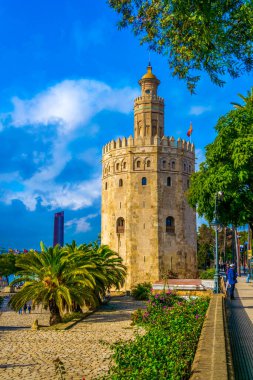 Altın Kule (Torre del Oro) Guadalquivir Nehri, Seville (Andalusia), İspanya.
