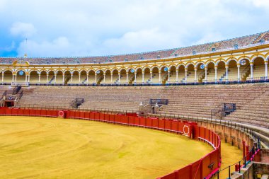 İspanya 'nın Sevilla şehrinde boğa güreşi meydanı, Toros de la Real Maestranza de Caballeria de Sevilla