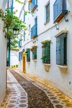 İspanyol şehri Cordoba 'nın Yahudi mahallesinin beyaz yıkanmış sokakları