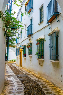 İspanyol şehri Cordoba 'nın Yahudi mahallesinin beyaz yıkanmış sokakları