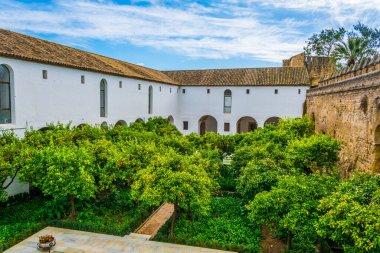 İspanya, Cordoba 'daki Alcazar de los reyes Cristianos avlusunun havadan görünüşü.