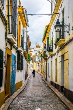 İspanyol şehri Cordoba 'nın Yahudi mahallesinin beyaz yıkanmış sokakları