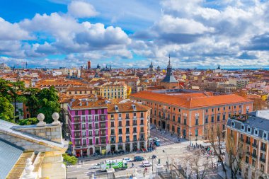 Madrid 'deki Almudea Katedrali' nin tepesinden çekilen Madrid 'in hava görüntüsü.