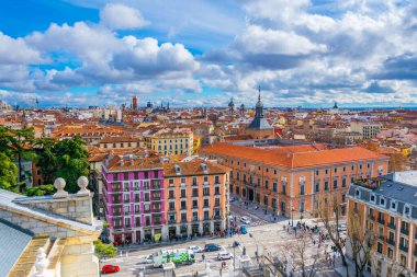 Madrid 'deki Almudea Katedrali' nin tepesinden çekilen Madrid 'in hava görüntüsü.