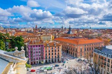 Madrid 'deki Almudea Katedrali' nin tepesinden çekilen Madrid 'in hava görüntüsü.