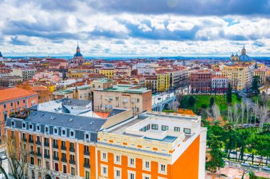 Madrid 'deki Almudea Katedrali' nin tepesinden çekilen Madrid 'in hava görüntüsü.