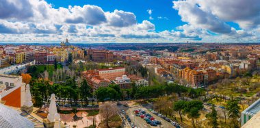 Madrid 'deki Almudea Katedrali' nin tepesinden çekilen Madrid 'in hava görüntüsü.