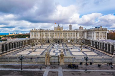 İspanya, Madrid 'deki Kraliyet Sarayı' nın havadan görünüşü.