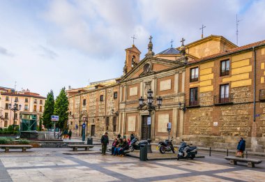 İspanya 'nın en zengin dini evlerinden biri olan Las Descalzas Reales Manastırı.