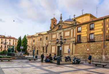 İspanya 'nın en zengin dini evlerinden biri olan Las Descalzas Reales Manastırı.