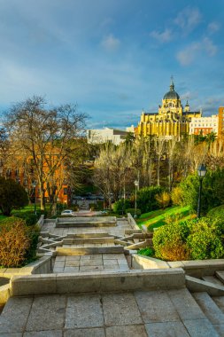 Madrid'da Almudena Katedrali