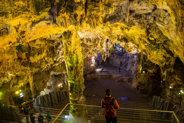Aydınlanmış Aziz Michael Mağarası, Cebelitarık
