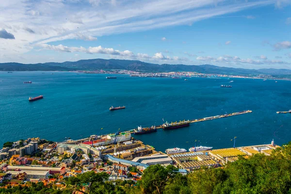 Perdenin tepesinden çekilen Cebelitarık 'ın havadan görünüşü.