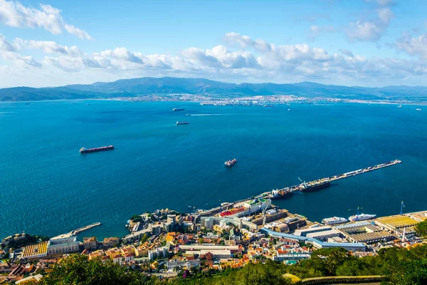 Cebelitarık, Algeciras Körfezi ve la linea de la concepcion 'un yukarıdaki kayadan havadan görünüşü.