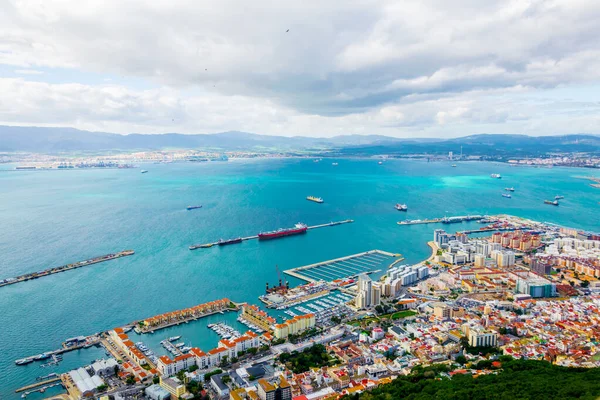 Gibraltar 'ın yukarıdaki kayanın üstünden havadan görünüşü.