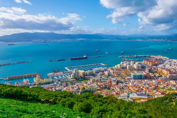 Gibraltar 'ın yukarıdaki kayanın üstünden havadan görünüşü.