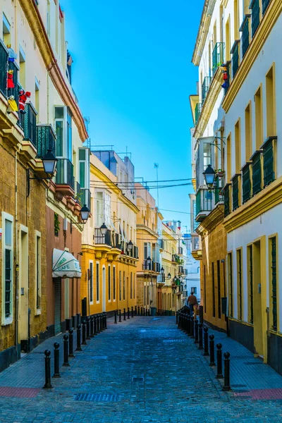 Vista Una Calle Estrecha Ciudad Española Cádiz — Foto de Stock