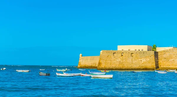 Vista Muro Defesa Porto Espanhol Cádiz Protegendo Cidade Maré Alta — Fotografia de Stock
