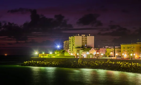 Vista Nocturna Del Paseo Marítimo Iluminado Ciudad Española Cádiz —  Fotos de Stock