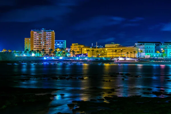 Vista Nocturna Del Paseo Marítimo Iluminado Ciudad Española Cádiz —  Fotos de Stock