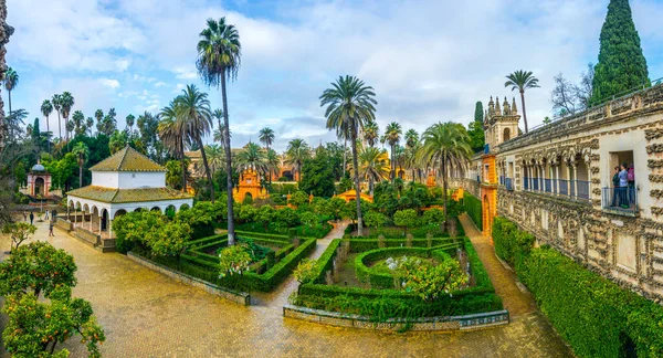 İspanyol şehri Sevilla 'daki gerçek Alcazar Sarayı' nın manzarası