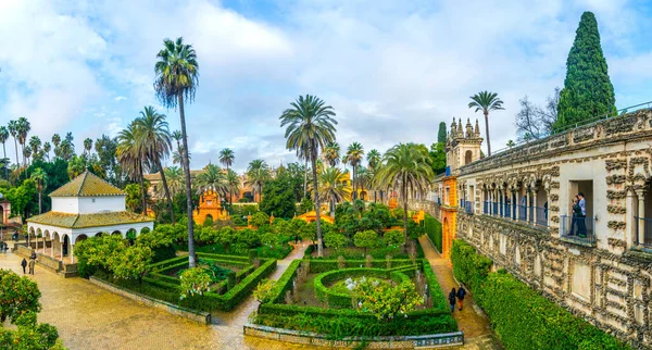 İspanyol şehri Sevilla 'daki gerçek Alcazar Sarayı' nın manzarası