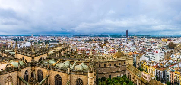 Sevilla 'daki katedralin havadan görünüşü