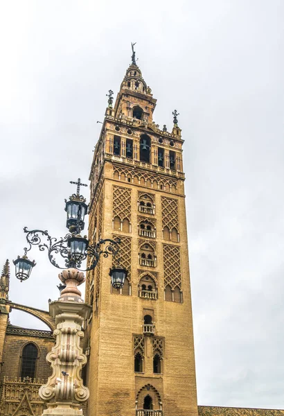 İspanya 'nın Sevilla kentindeki La Giralda kulesinin detayları
