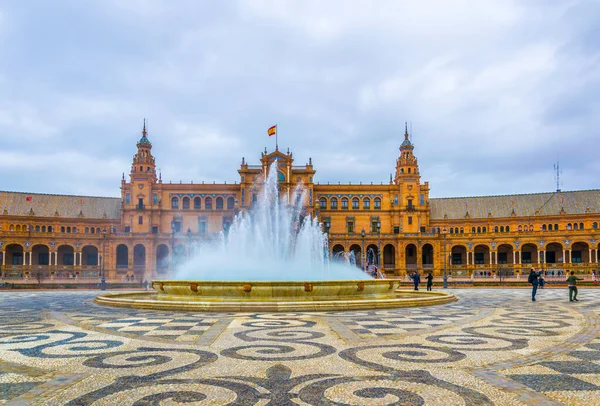 İspanya 'nın Sevilla şehrindeki Plaza de Espana