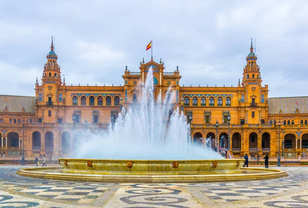 İspanya 'nın Sevilla şehrindeki Plaza de Espana