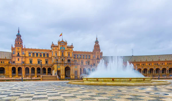 İspanya 'nın Sevilla şehrindeki Plaza de Espana