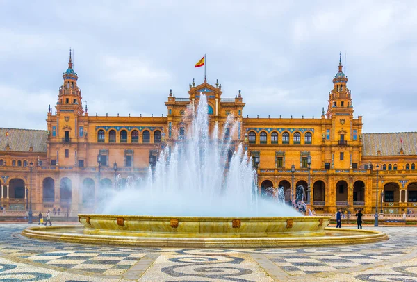 İspanya 'nın Sevilla şehrindeki Plaza de Espana