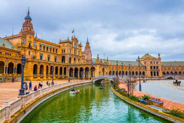 İspanya 'nın Sevilla şehrindeki Plaza de Espana
