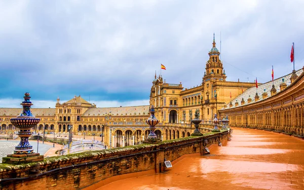 İspanya 'nın Sevilla şehrindeki Plaza de Espana