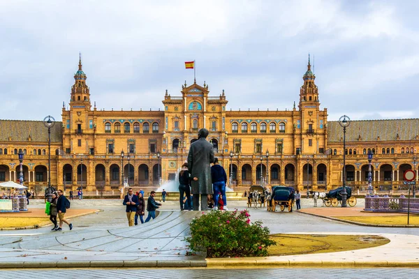 İspanya 'nın Sevilla şehrindeki Plaza de Espana