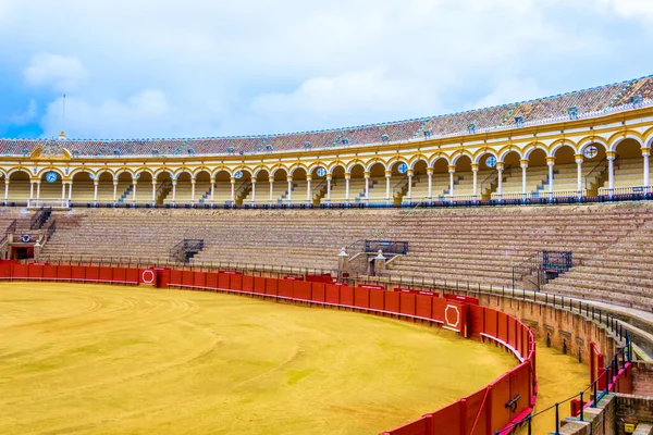 İspanya 'nın Sevilla şehrinde boğa güreşi meydanı, Toros de la Real Maestranza de Caballeria de Sevilla