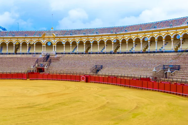 İspanya 'nın Sevilla şehrinde boğa güreşi meydanı, Toros de la Real Maestranza de Caballeria de Sevilla