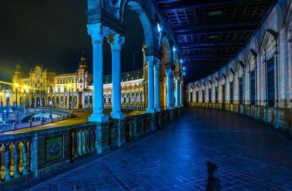 西班牙塞维利亚市Espana广场大楼照明走廊 — 图库照片
