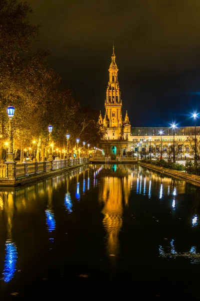 Ett Torn Plaza Espana Den Spanska Staden Sevilla Reflekteras Konstgjord — Stockfoto
