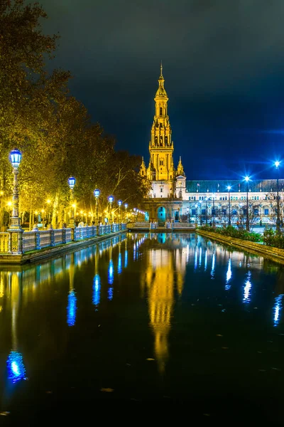 Ett Torn Plaza Espana Den Spanska Staden Sevilla Reflekteras Konstgjord — Stockfoto