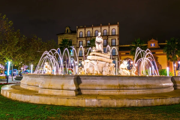 Noční Pohled Osvětlenou Kašnu Hispalis Seville Andalusie Španělsko Centrálním Tématem — Stock fotografie